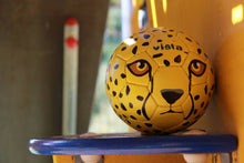 Charger l'image dans la galerie, Ballon de football pour enfant Animaux | Upcyclé