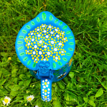 Charger l&#39;image dans la galerie, Cafetiére bleue fleurs et abeilles décorée à la main