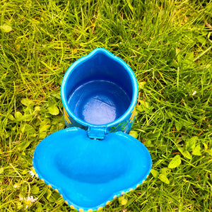 Cafetiére bleue fleurs et abeilles décorée à la main