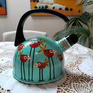 Bouilloire en fer peinte à la main avec des motifs d'oiseaux stylisés