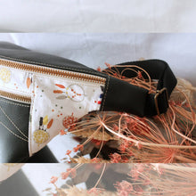 Charger l&#39;image dans la galerie, La Banane en cuir Vegan et tissu Bio | Artisanale Faite main