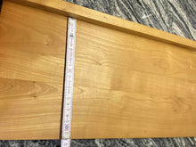 Charger l&#39;image dans la galerie, Grande planche à découper avec rebord fabriqué artisanalement en bois d&#39;érable