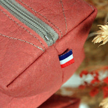 Charger l&#39;image dans la galerie, Trousse carré Vegan et fait main en France