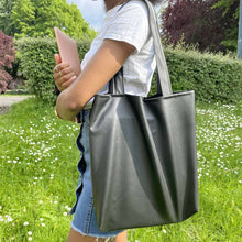 Charger l&#39;image dans la galerie, Tote bag en simili cuir Vegan fait main