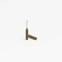 Charger l&#39;image dans la galerie, L&#39;escurette et son capuchon | Cure-oreille écologique en bois