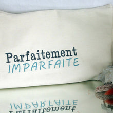 Charger l&#39;image dans la galerie, &quot;Parfaitement imparfaite&quot; Tote bag brodé fait main en France